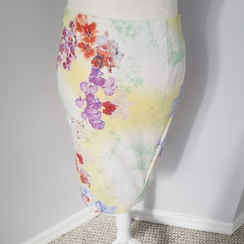 Host Pick Cartise floral printed midi skirt - Picture 3 of 5